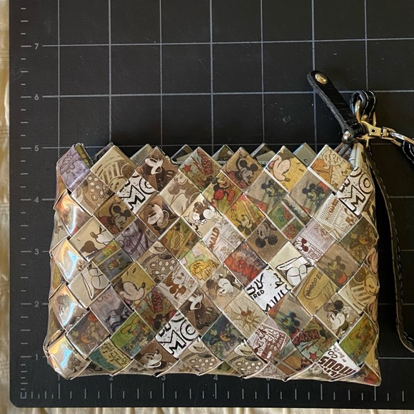 Nahui Ollin Mickey Mouse - Picture 8 of 10